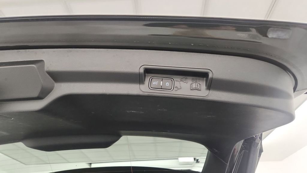 Used 2023 Ford Explorer XLT w/ Equipment Group 202A image 25