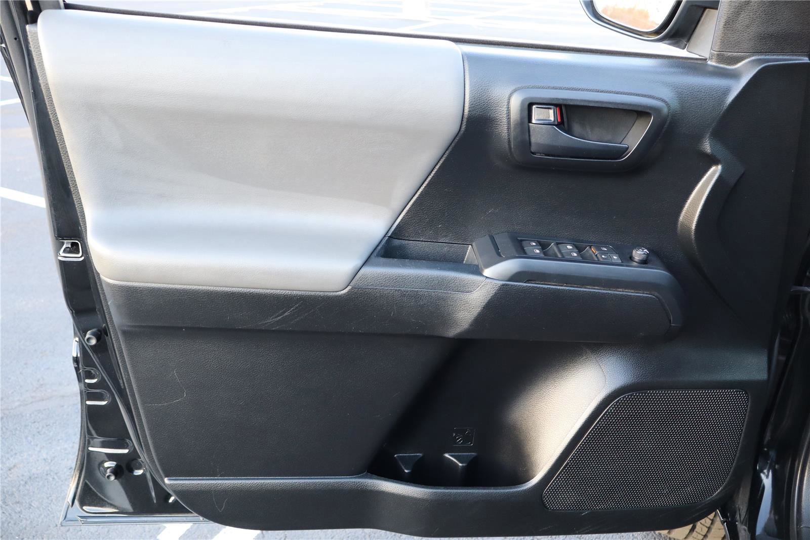 Used 2022 Toyota Tacoma SR image 12