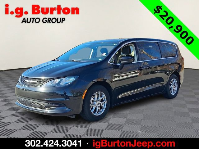 Certified 2023 Chrysler Voyager LX image 3