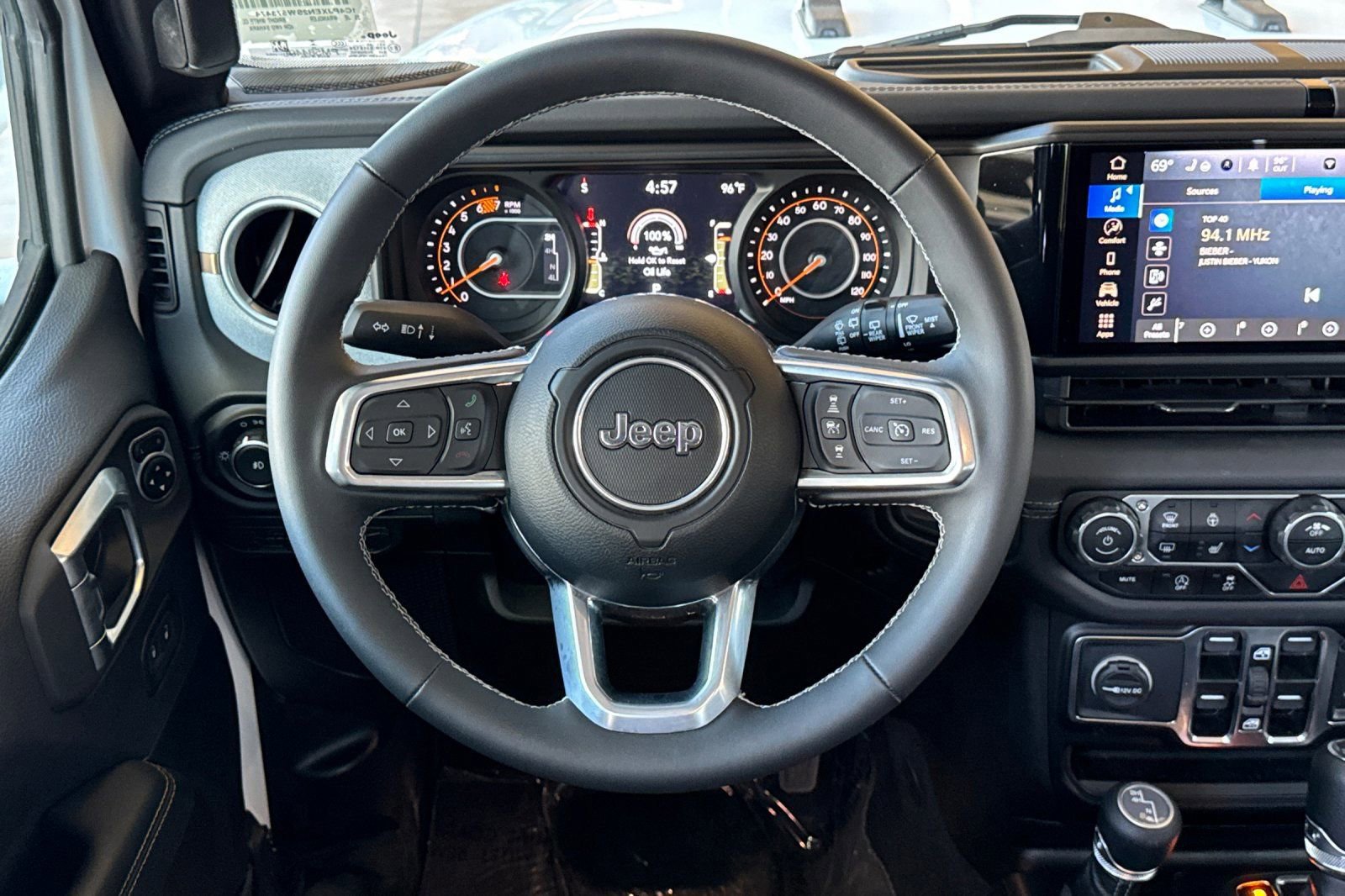 Used 2025 Jeep Wrangler Unlimited Sahara AWD/4WD image 15