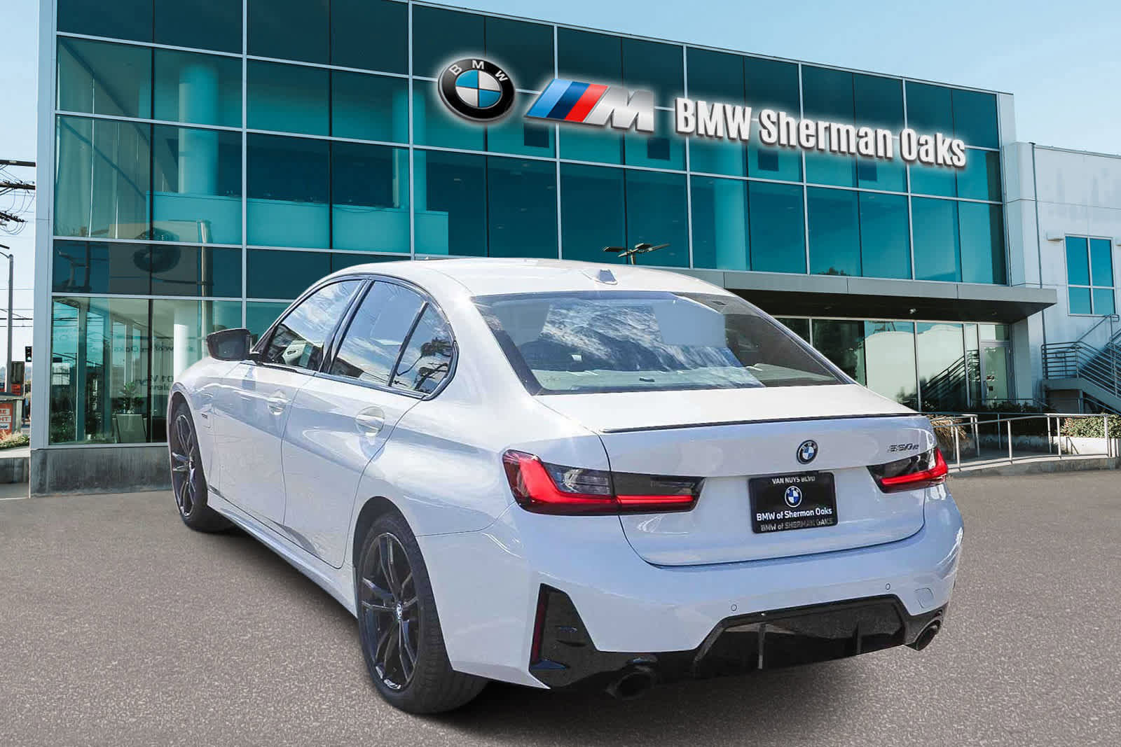 Certified 2023 BMW 330e w/ M Sport Package image 6