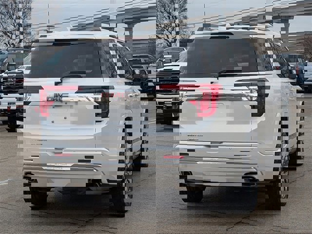 Used 2022 GMC Acadia Denali w/ Denali Ultimate Package image 4