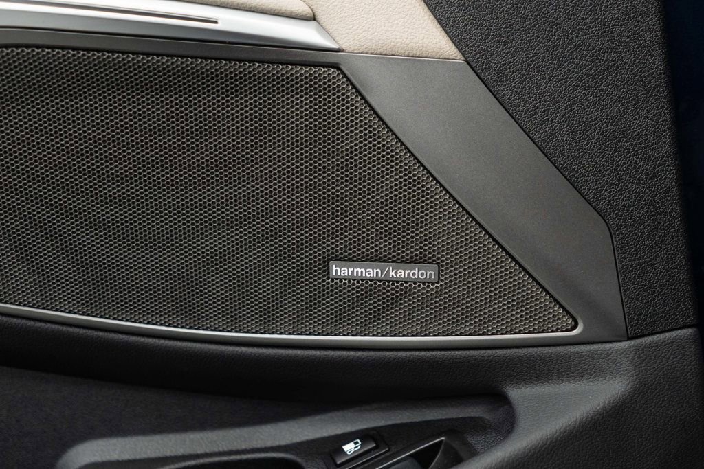 Used 2023 BMW 330e xDrive w/ Premium Package image 15