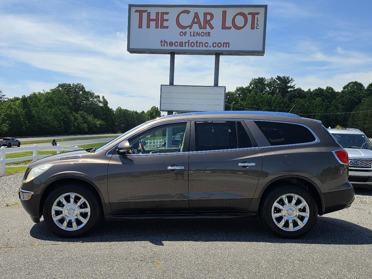 Used 2011 Buick Enclave CXL FWD image 2
