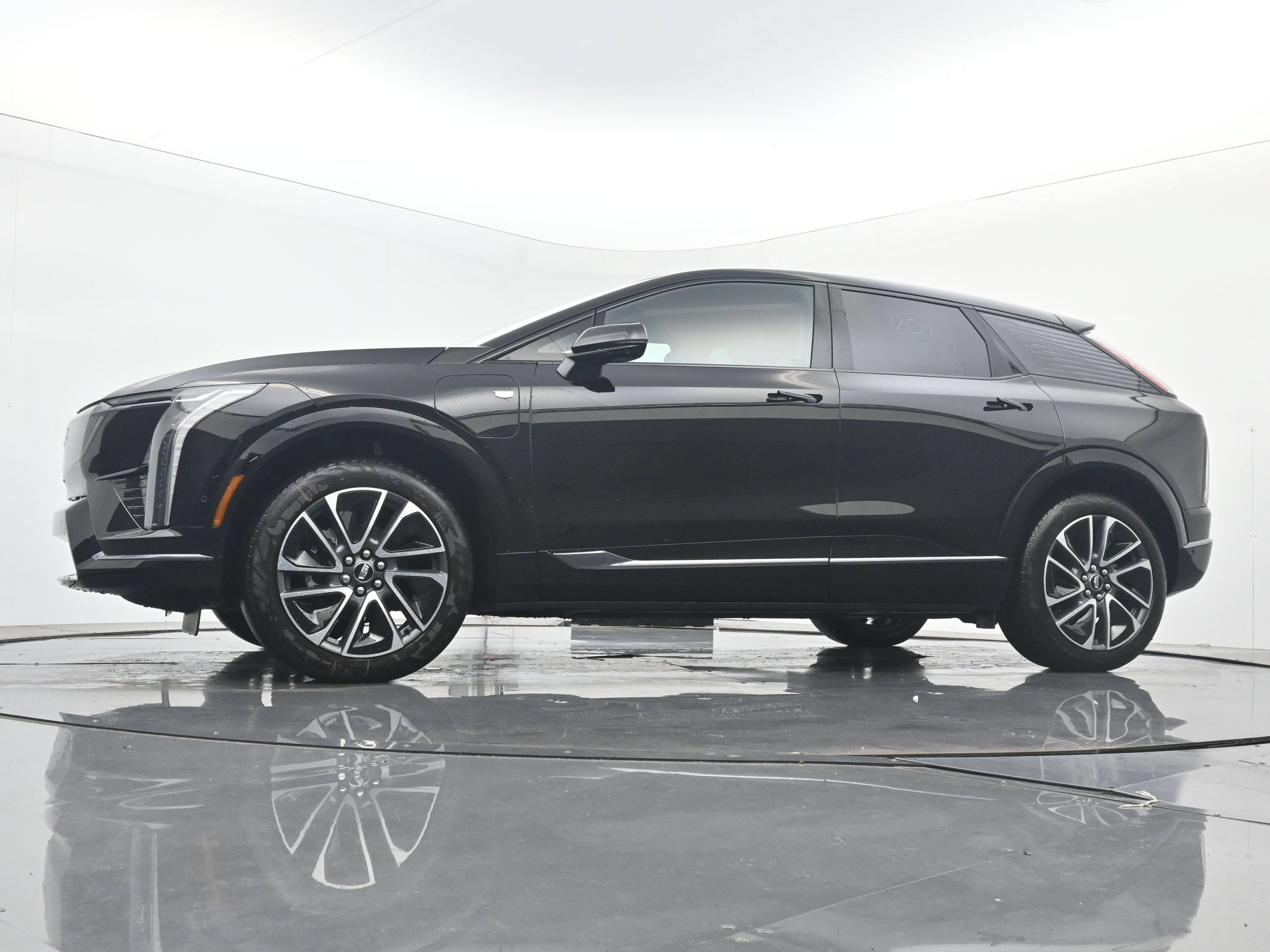 New 2026 Cadillac Optiq Sport 1 w/ LPO, Floor Liner Package AWD/4WD image 16