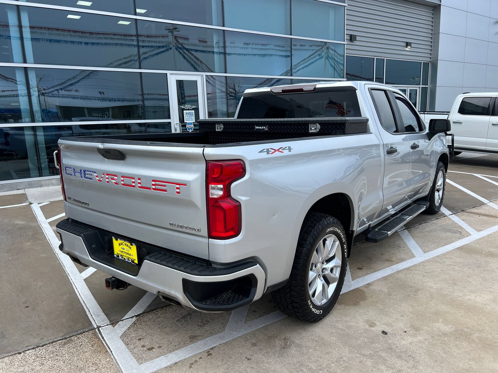 Used 2019 Chevrolet Silverado 1500 Custom w/ Custom Convenience Package AWD/4WD image 3