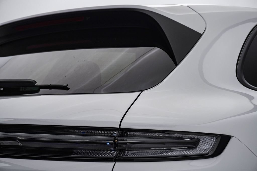 New 2026 Porsche Cayenne Coupe AWD/4WD image 12