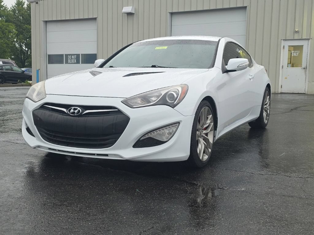 Used 2016 Hyundai Genesis Coupe 3.8 RWD image 3