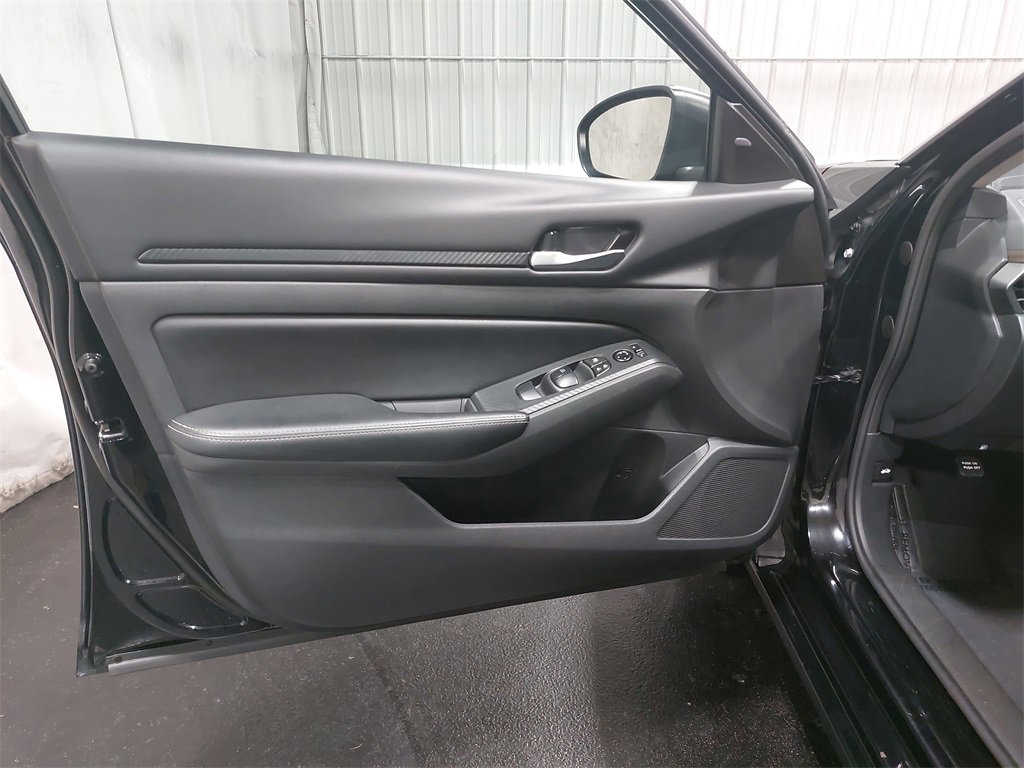 Used 2024 Nissan Altima 2.5 SV image 26