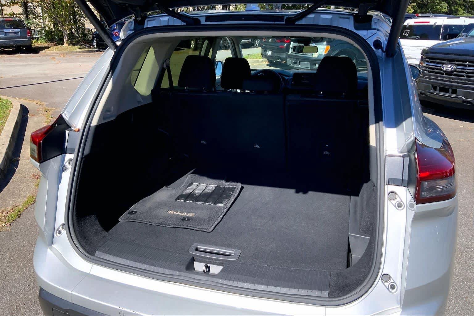 Used 2024 Nissan Rogue SV AWD/4WD image 32