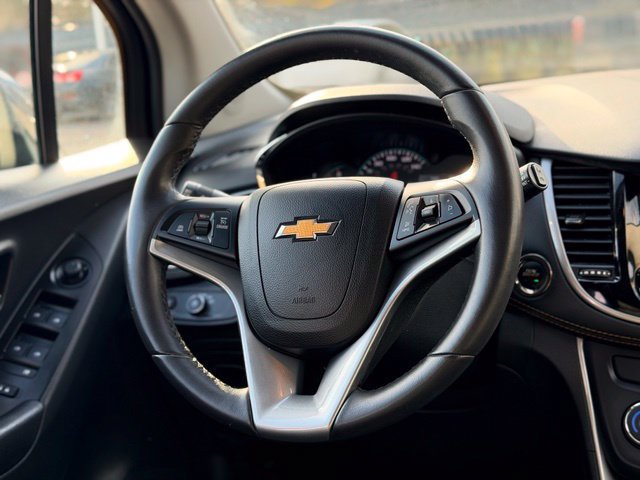 Used 2021 Chevrolet Trax LT w/ Driver Confidence Package AWD/4WD image 22