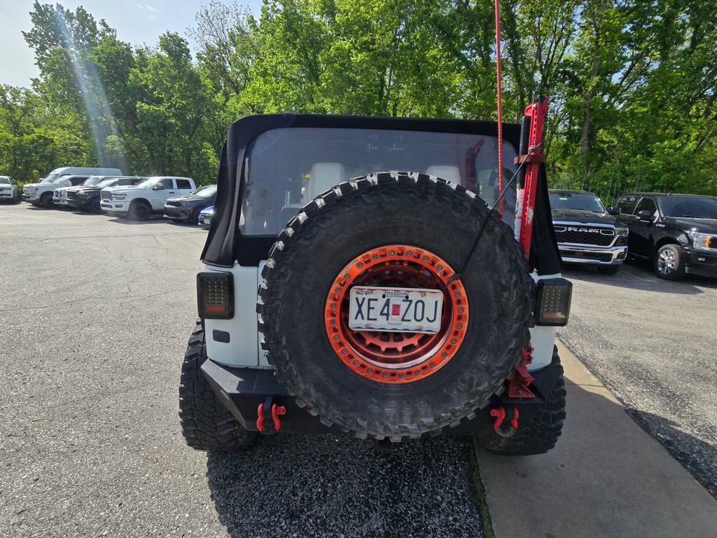 Used 2017 Jeep Wrangler Rubicon w/ Power Convenience Group AWD/4WD image 6