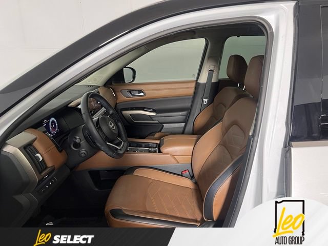 Used 2025 Nissan Pathfinder Platinum AWD/4WD image 10