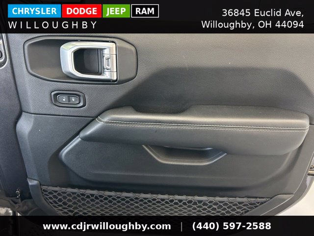 Used 2020 Jeep Wrangler Unlimited Sahara w/ Dual Top Group AWD/4WD image 30