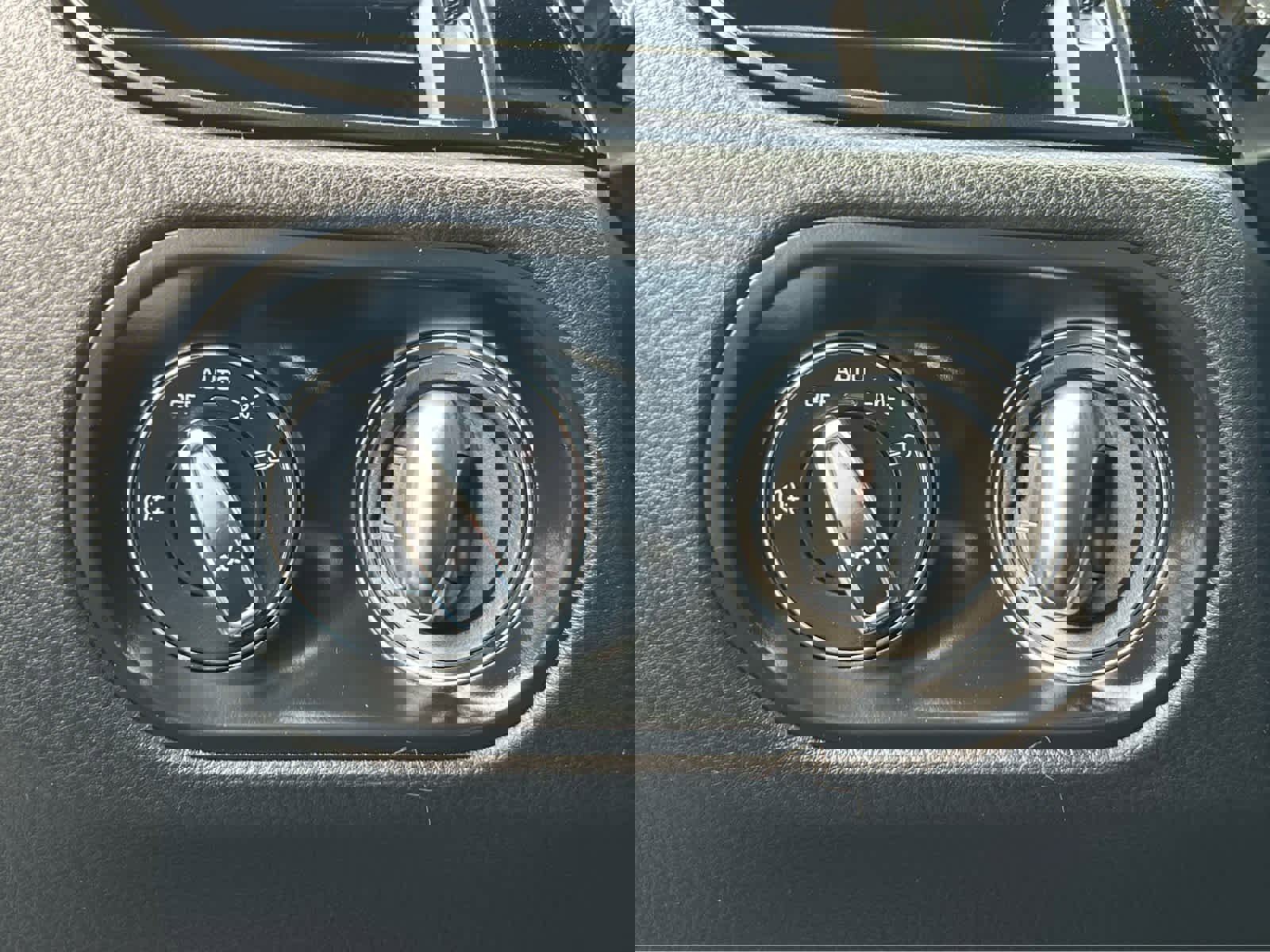 Used 2024 Porsche Macan image 32