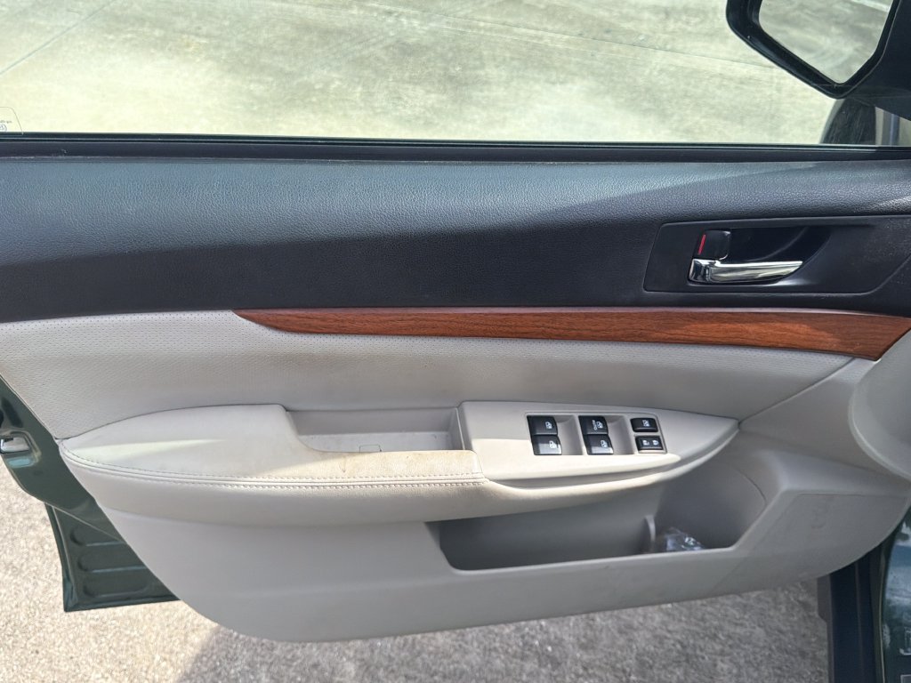 Used 2014 Subaru Outback 2.5i Limited w/ Moonroof Package AWD/4WD image 16