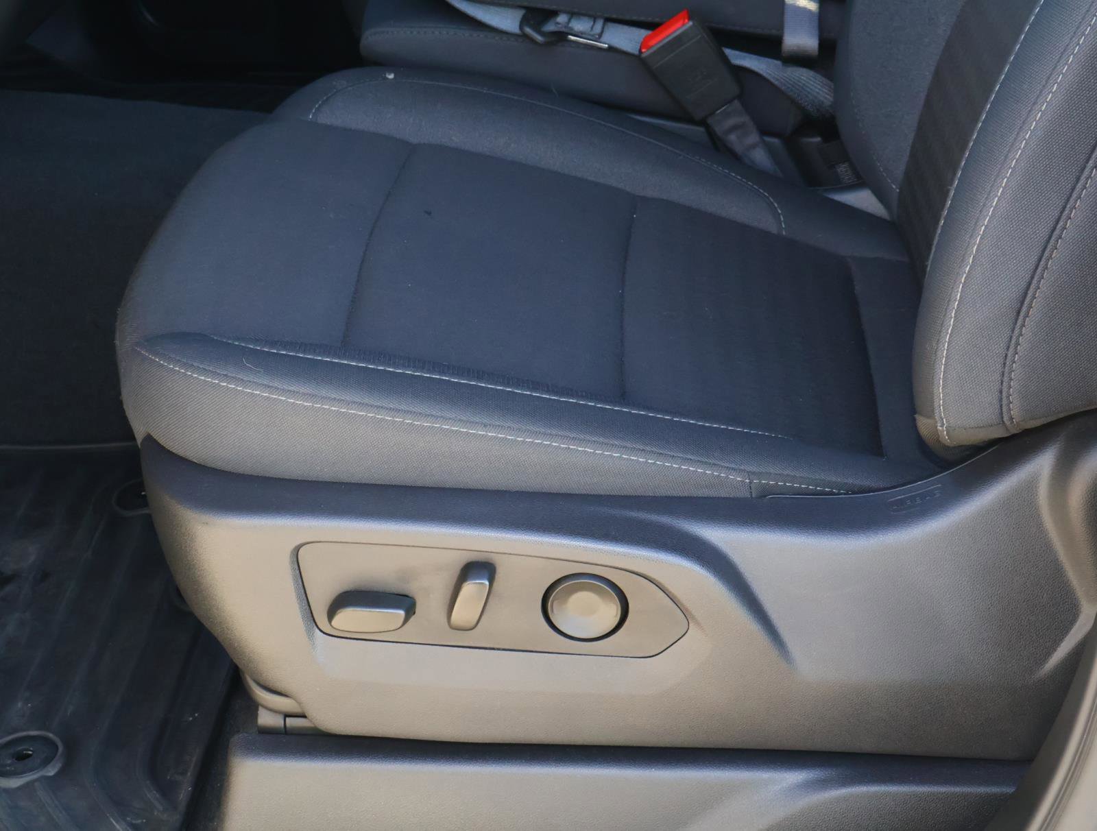 Used 2025 Chevrolet Silverado 1500 Custom image 15