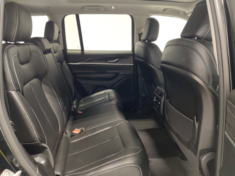 Used 2023 Jeep Grand Cherokee Limited AWD/4WD image 19