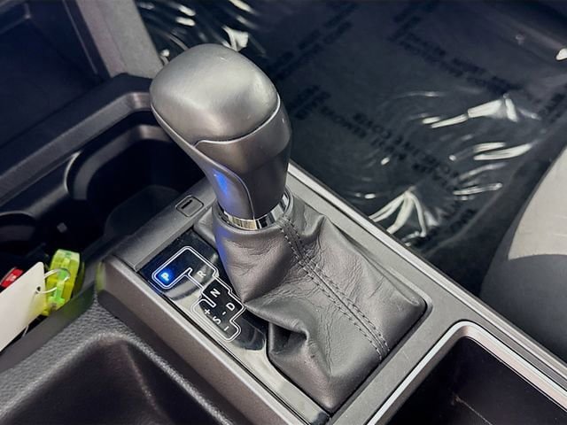 Used 2023 Toyota Tacoma TRD Off-Road w/ Technology Package AWD/4WD image 17