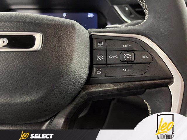 Used 2023 Jeep Grand Cherokee L Limited AWD/4WD image 16