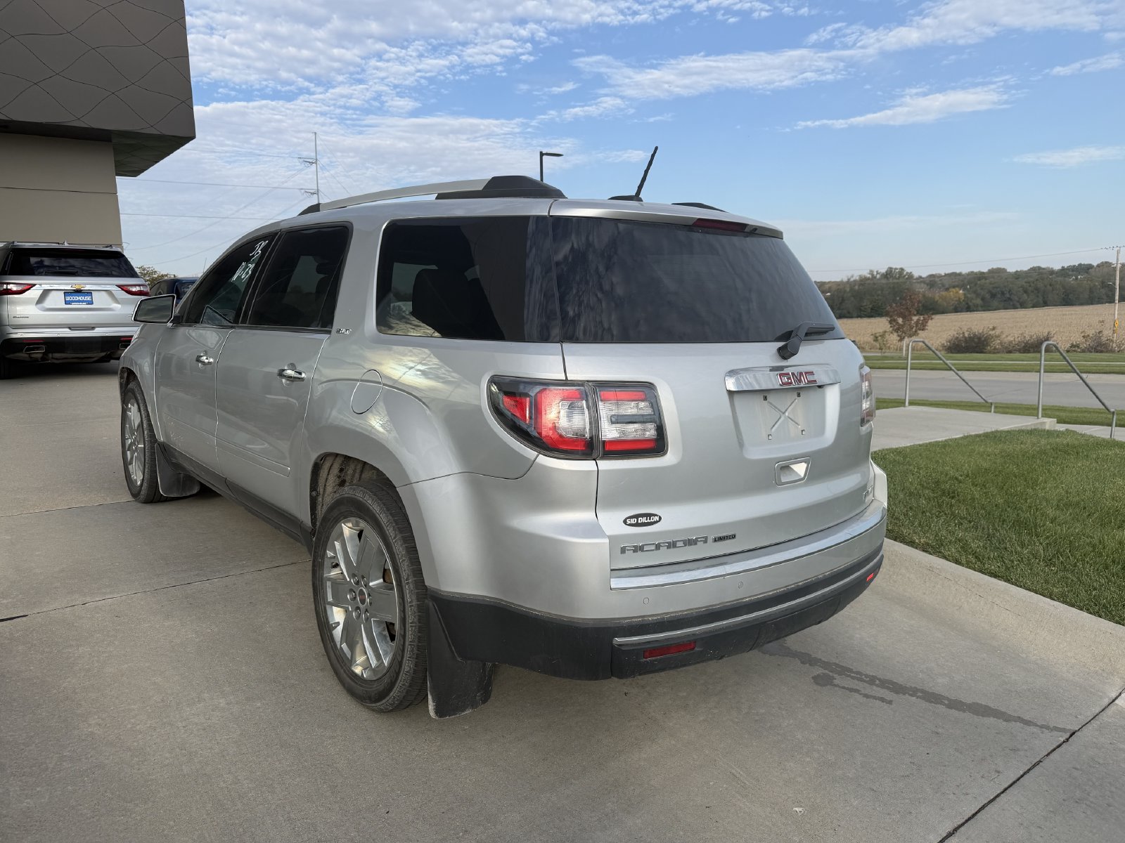 Used 2017 GMC Acadia Limited SLT AWD/4WD image 9