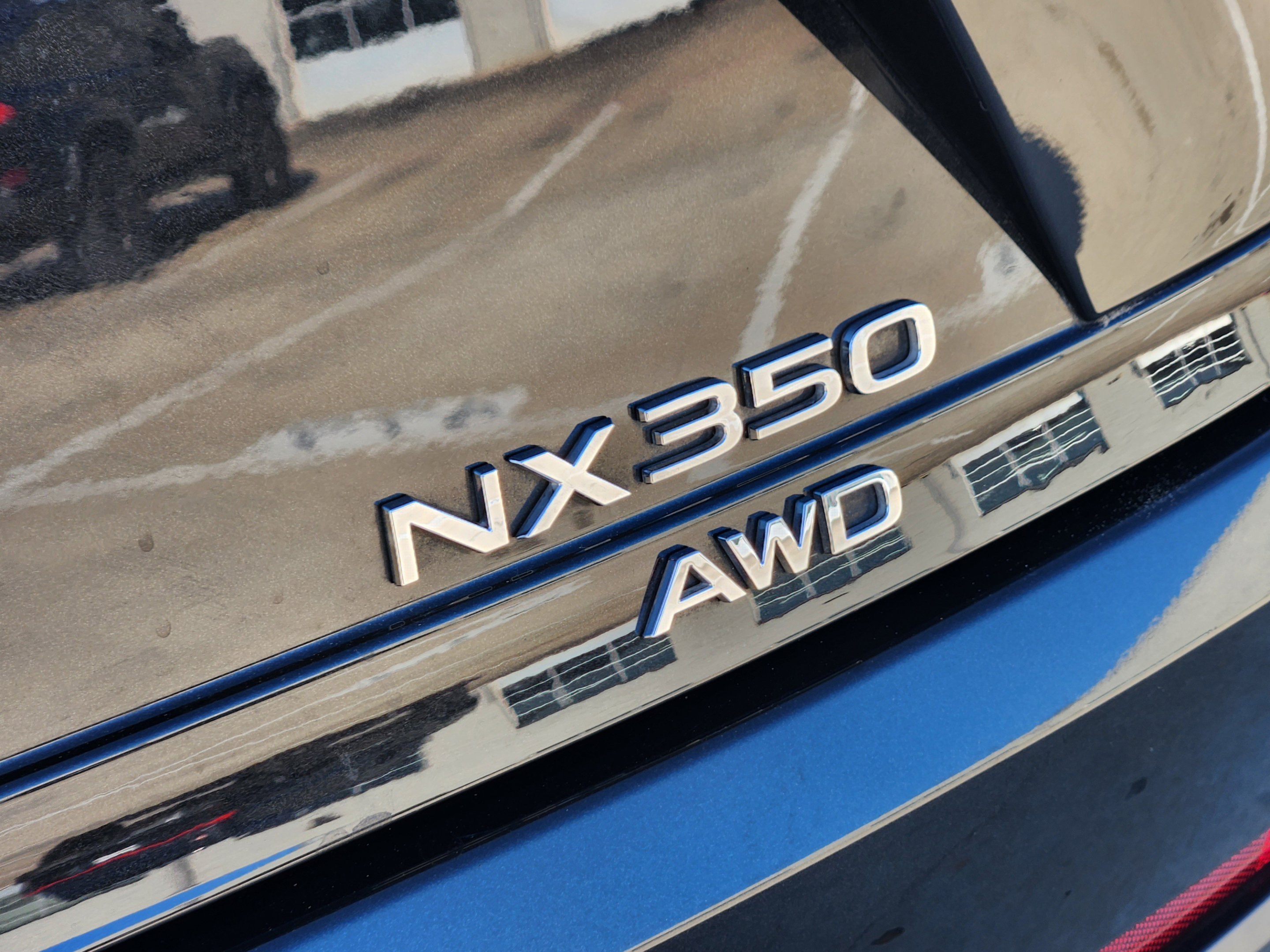 Used 2025 Lexus NX 450h+ AWD w/ Accessory Package (2T) image 38