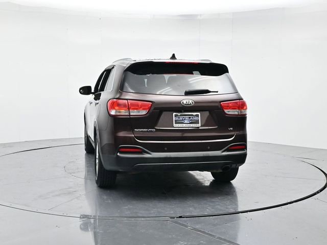 Used 2016 Kia Sorento LX w/ LX Convenience Package image 8