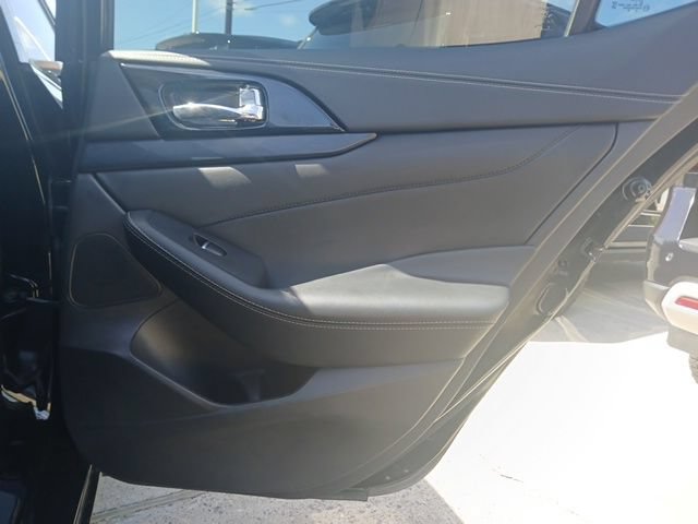 Used 2023 Nissan Maxima Platinum w/ Sport Mat Group FWD image 10