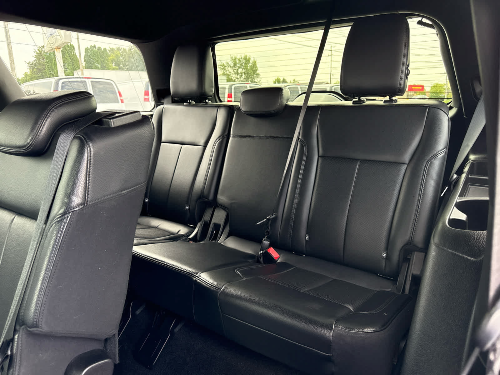Used 2020 Ford Expedition XLT w/ Equipment Group 202A AWD/4WD image 24