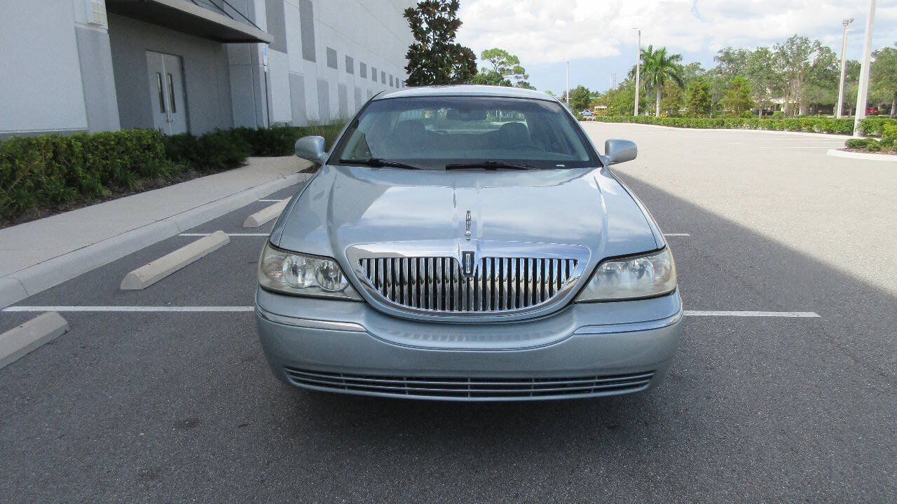 Used 2007 Lincoln Town Car Signature RWD image 8