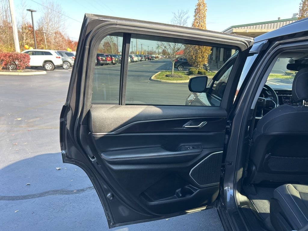 Used 2022 Jeep Grand Cherokee L Laredo w/ Luxury Tech Group I image 29