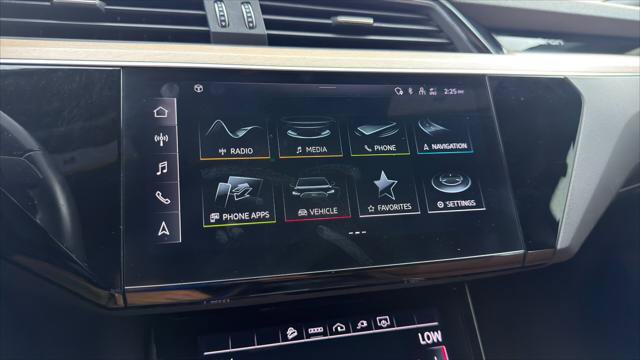 Used 2024 Audi Q8 e-tron Premium Plus w/ Premium Plus Package AWD/4WD image 29