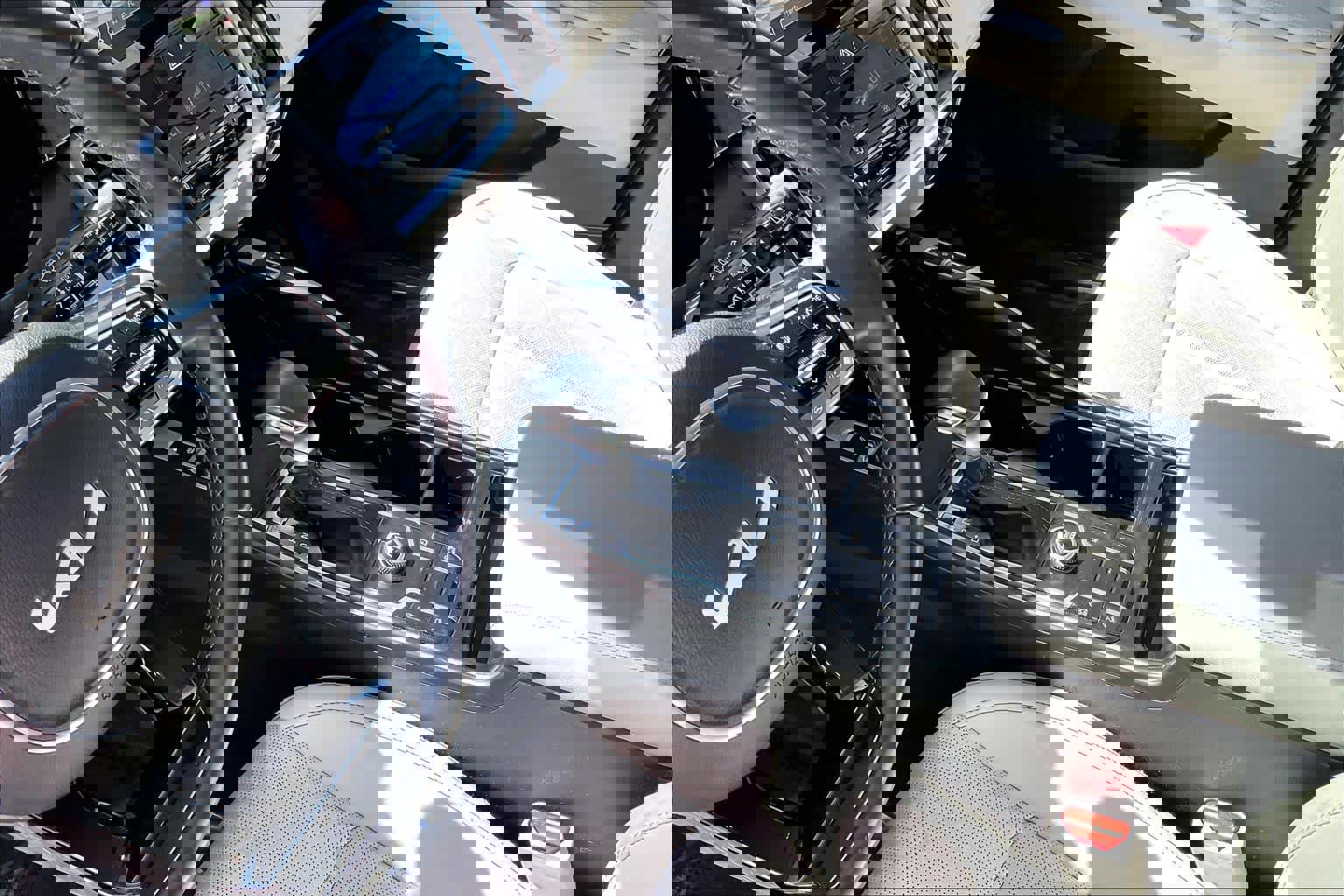 Used 2023 Kia Sorento S image 17