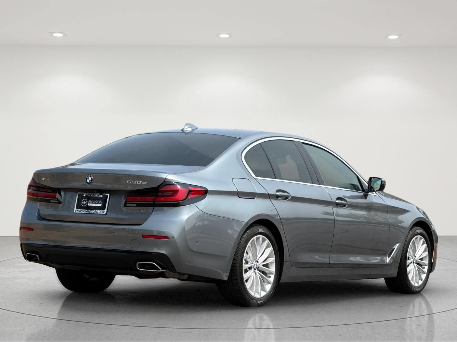 Used 2021 BMW 530e xDrive w/ Premium Package AWD/4WD image 6