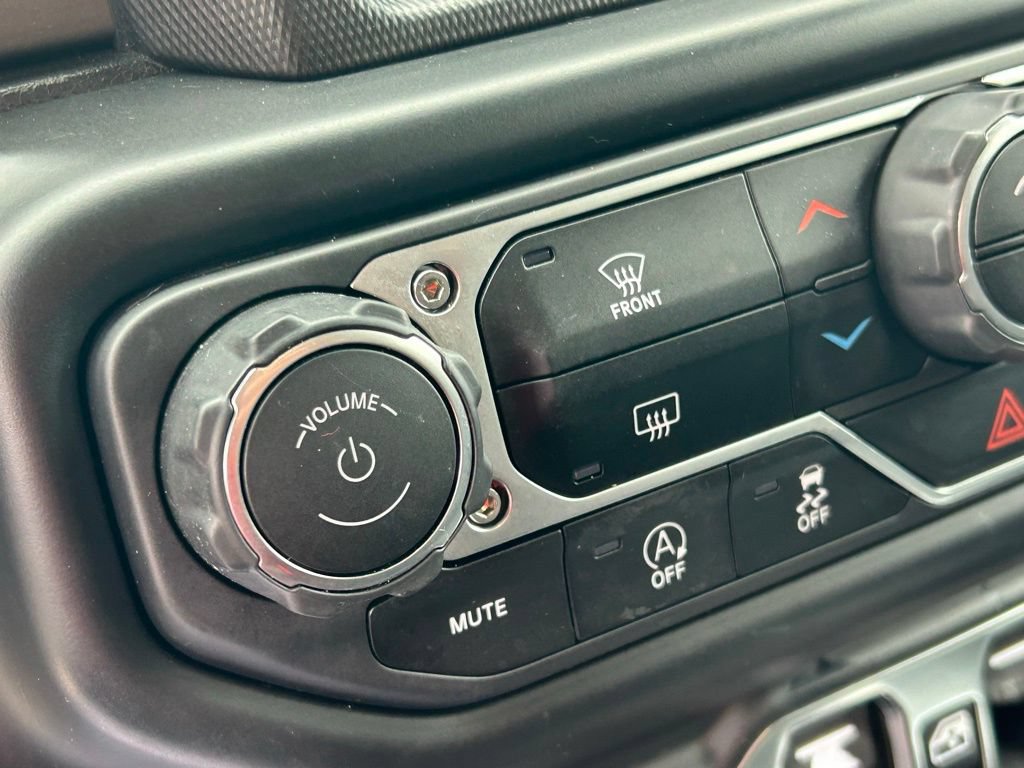 Used 2022 Jeep Wrangler Unlimited Sahara AWD/4WD image 29