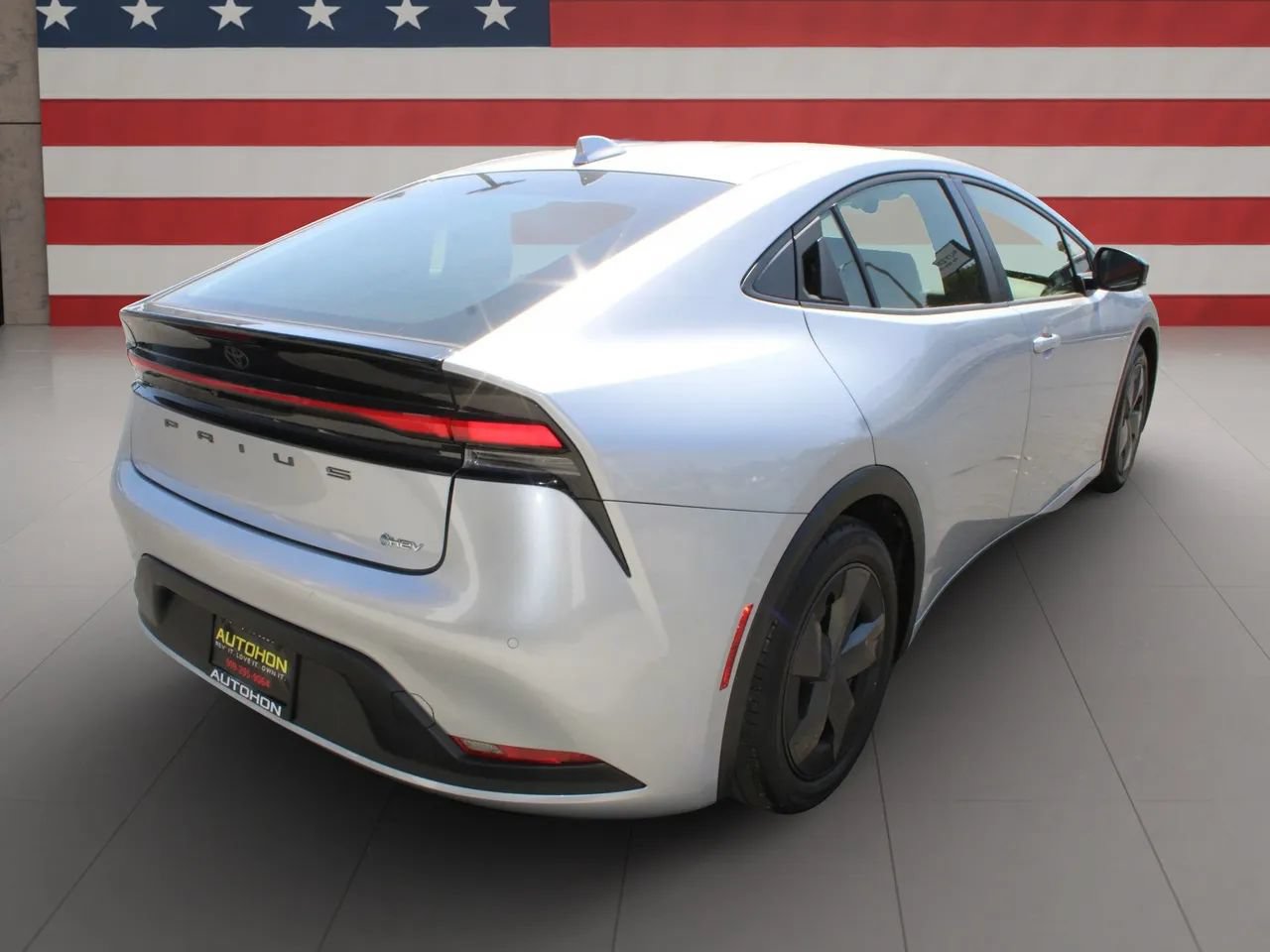 Used 2025 Toyota Prius LE FWD image 13
