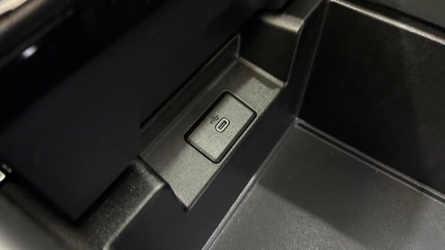 Used 2025 Chevrolet Silverado EV RST image 44