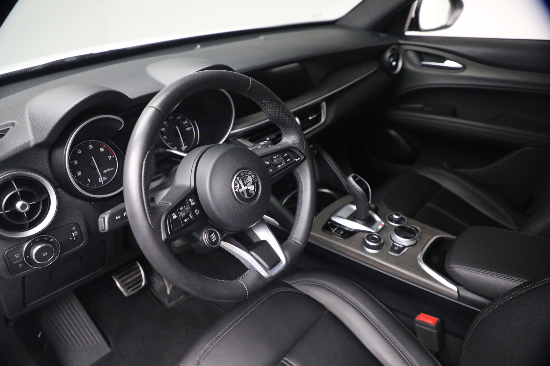 Used 2022 Alfa Romeo Stelvio Ti AWD/4WD image 22