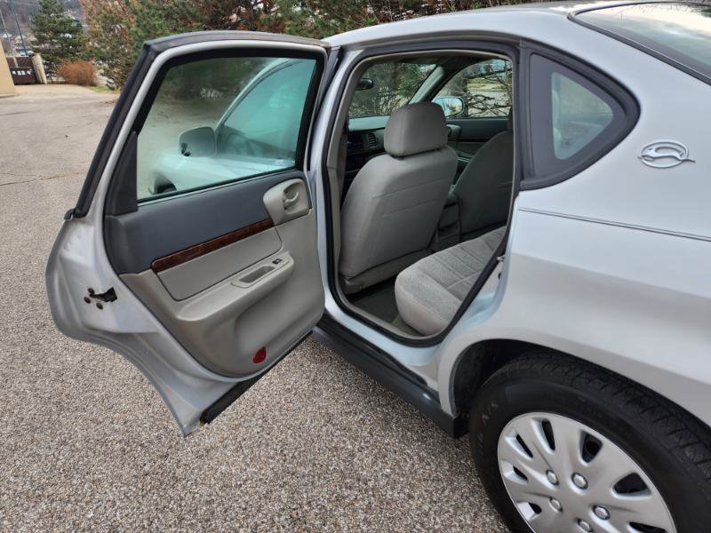 Used 2004 Chevrolet Impala w/ Preferred Equipment Group image 11