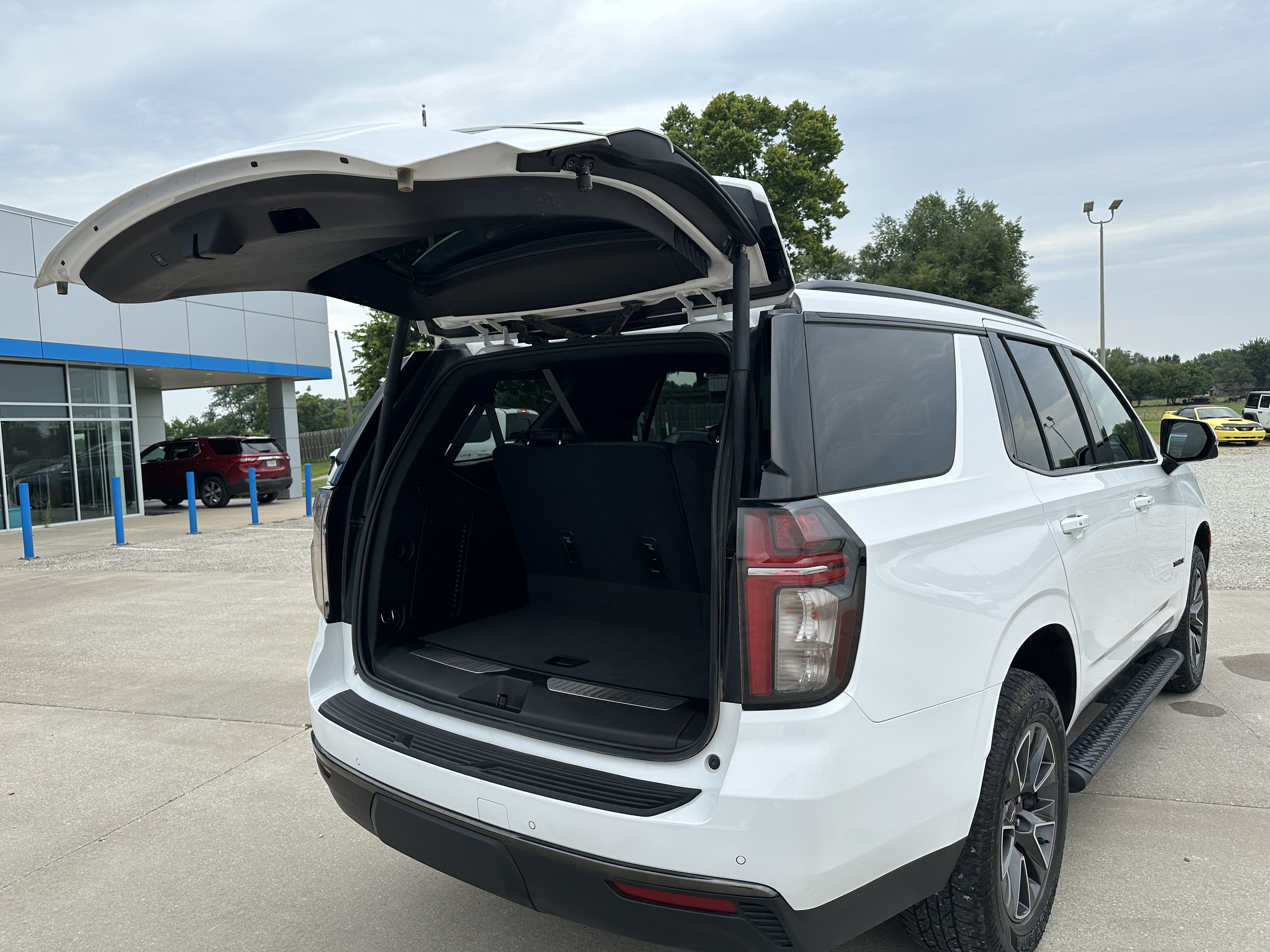 Certified 2021 Chevrolet Tahoe Z71 w/ Z71 Off-Road Package AWD/4WD image 22