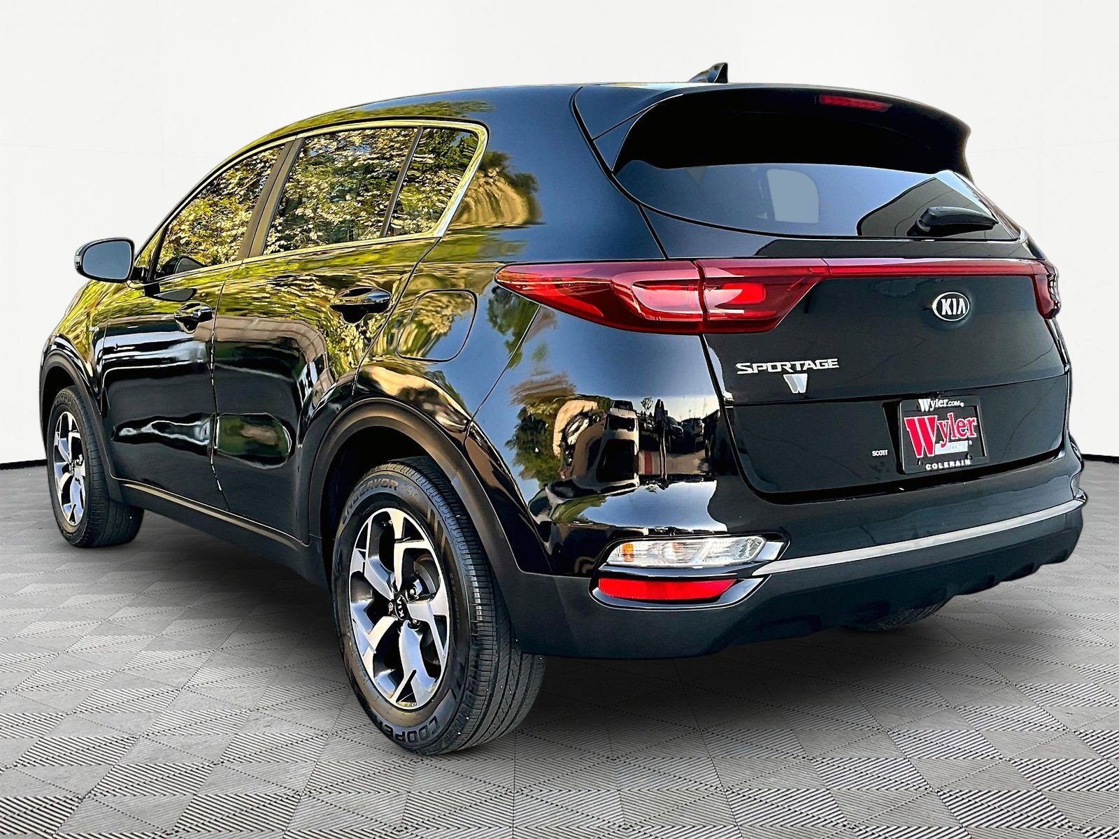 Used 2020 Kia Sportage LX w/ LX Popular Package AWD/4WD image 4