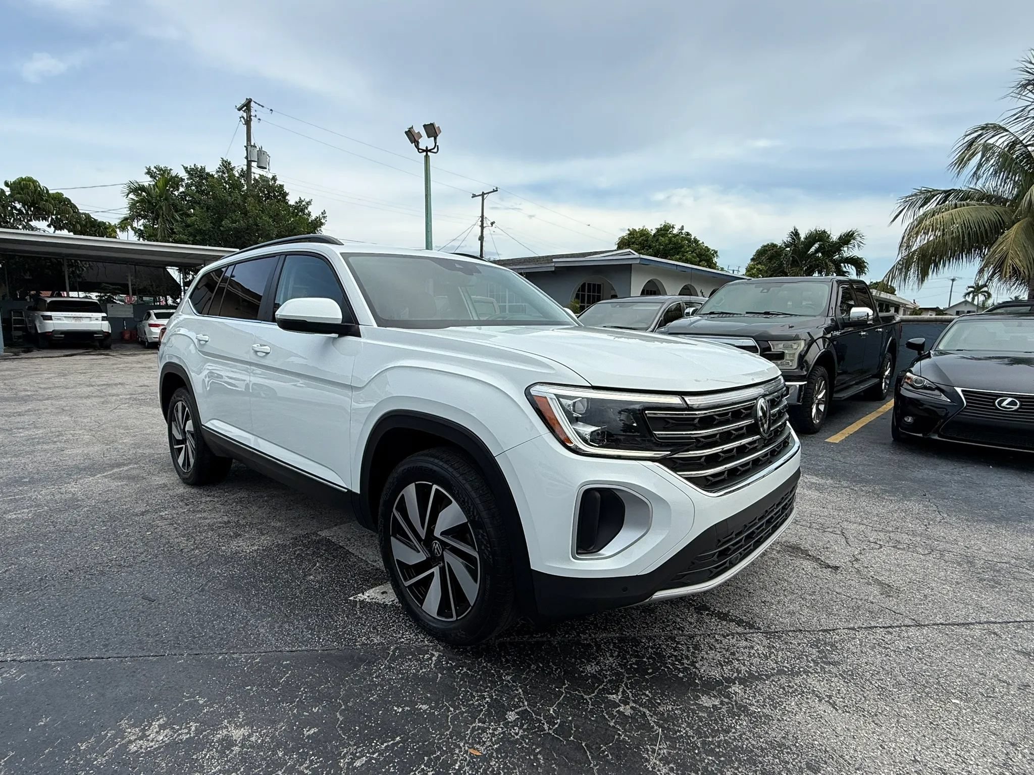 Used 2024 Volkswagen Atlas SE FWD image 7