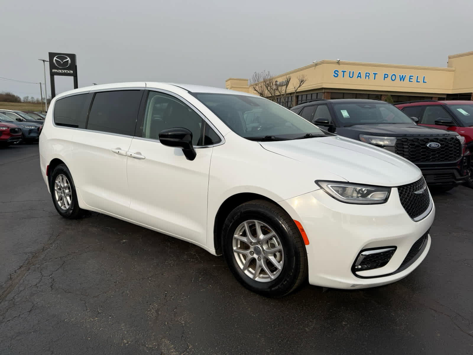 Used 2024 Chrysler Pacifica Touring-L