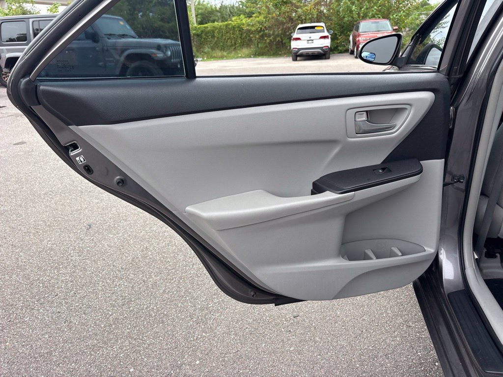 Used 2015 Toyota Camry LE w/ Moonroof Package FWD image 14