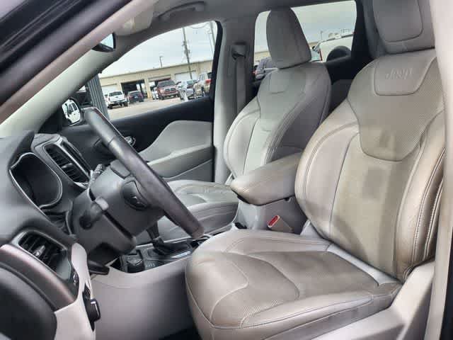Certified 2021 Jeep Cherokee Latitude Lux w/ Comfort/Convenience Group AWD/4WD image 17