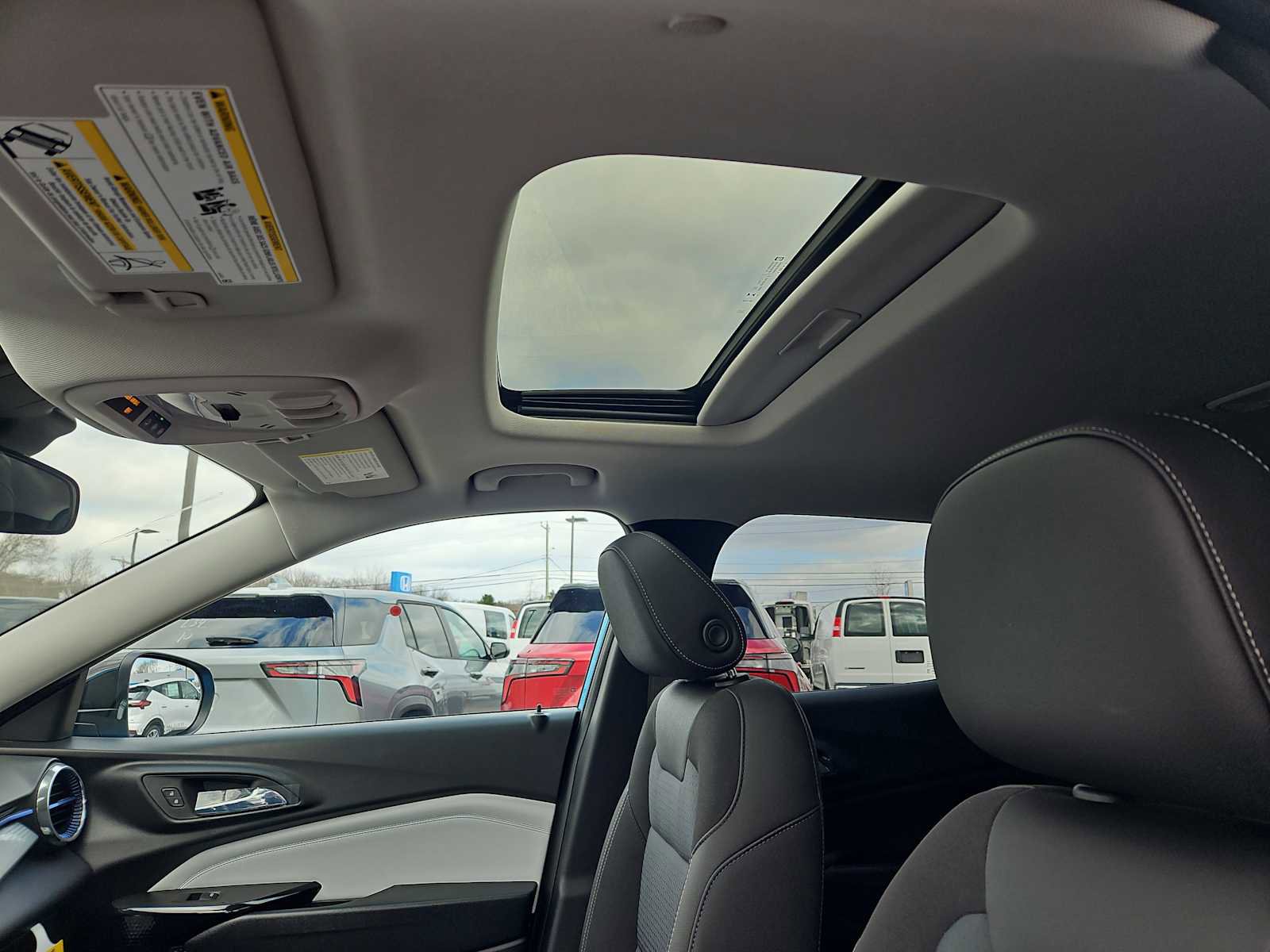 New 2026 Chevrolet Trax LT w/ Sunroof Package FWD image 9