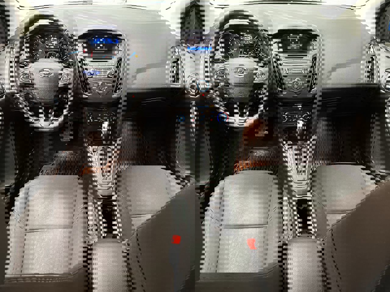 Used 2015 Ford Focus SE w/ SE Cold Weather Package image 4