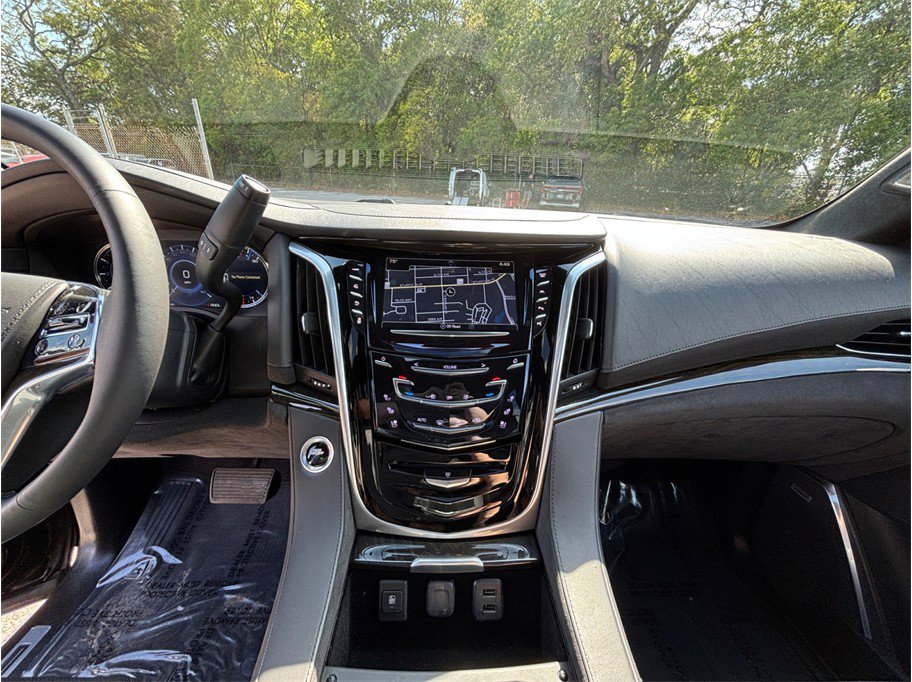 Used 2020 Cadillac Escalade Platinum AWD/4WD image 11