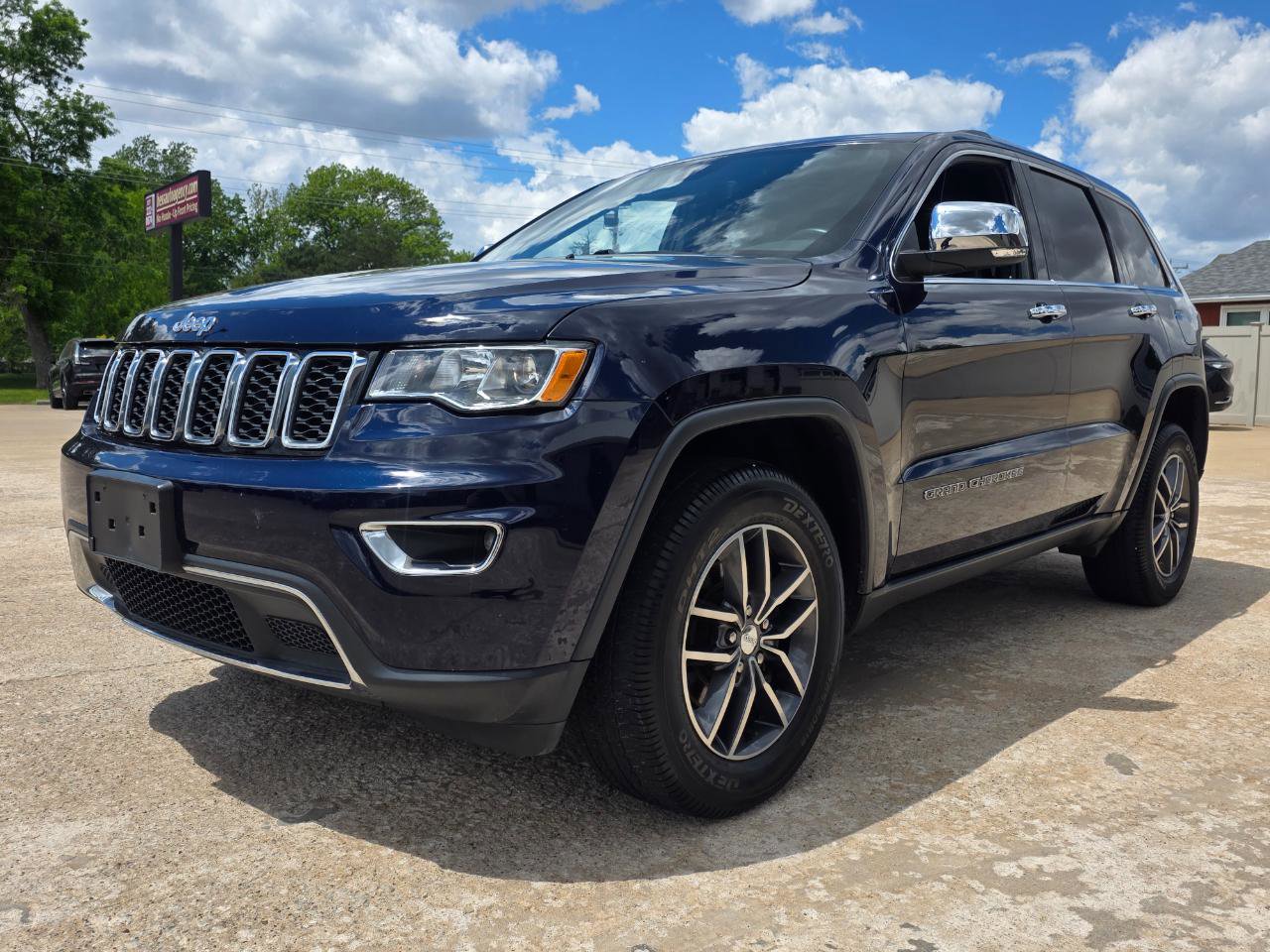 Used 2018 Jeep Grand Cherokee Limited AWD/4WD image 2