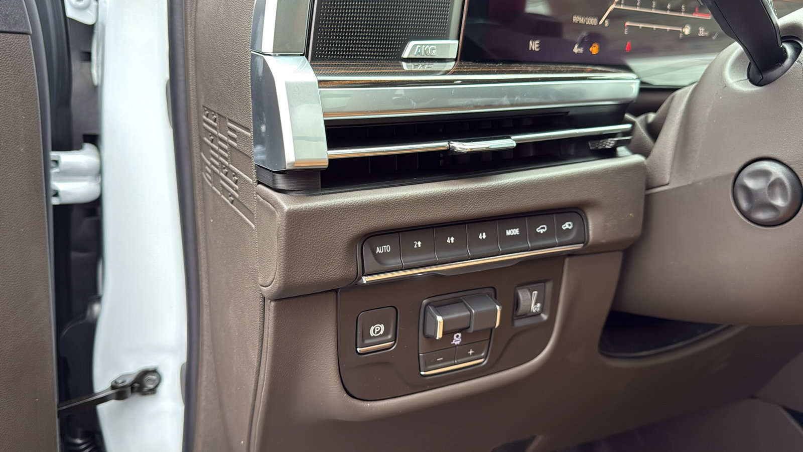 New 2026 Cadillac Escalade Luxury image 13